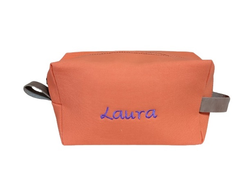 Neceser Lona personalizado mediante el bordado.